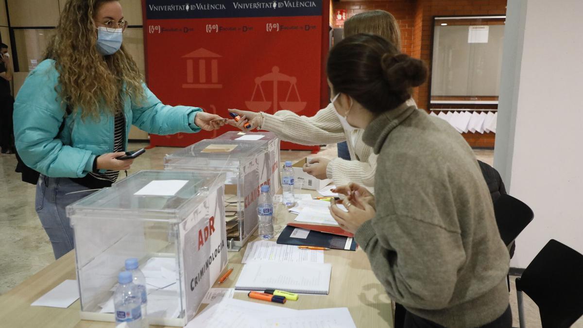 Elecciones en la UV, en una imagen de archivo.