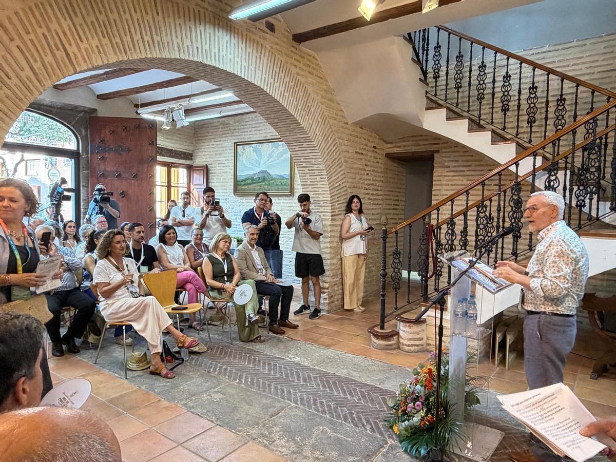El alcalde, Miguel Chavarría, se dirige a los presentes.