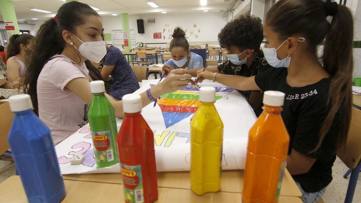 Un grupo de menores participantes en la escuela de verano de la Fundación Don Bosco.
