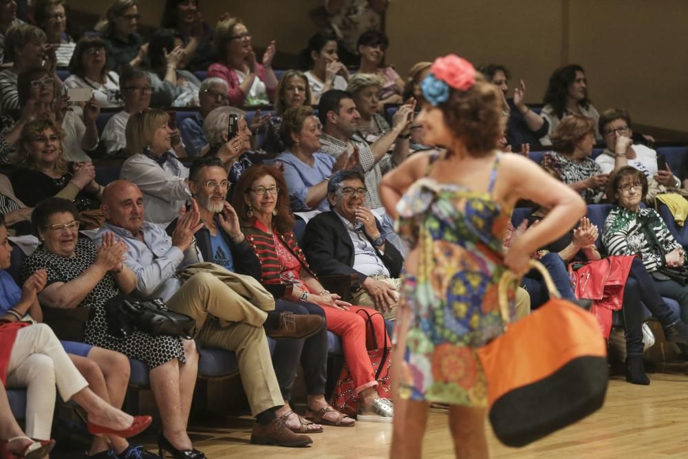 Desfile de la Asociación Española contra el Cáncer en el Auditorio  de Oviedo