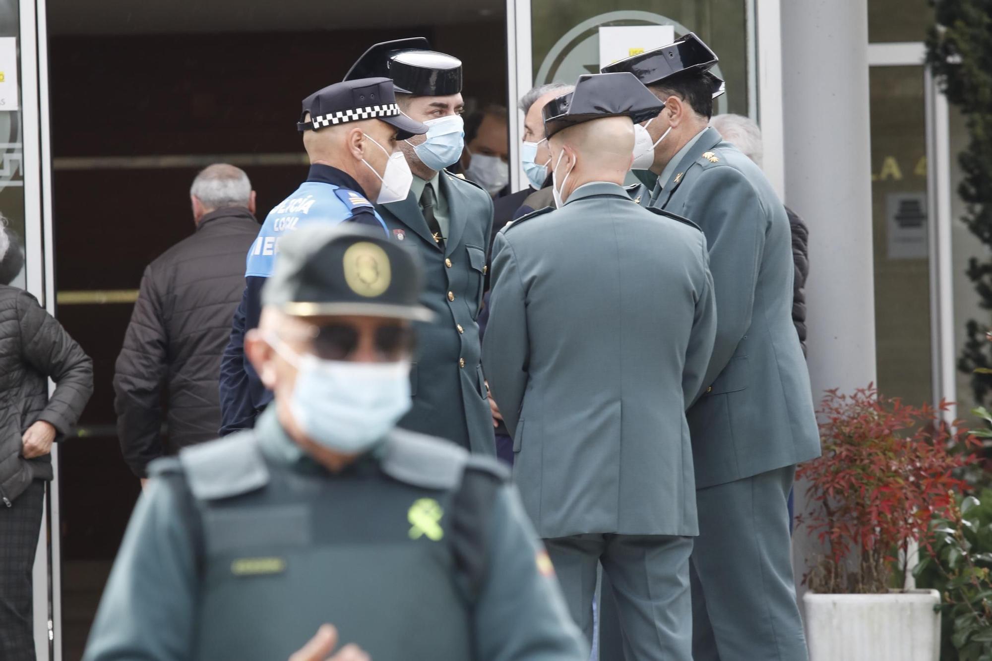 Despedida en el tanatorio al guardia civil atropellado en Mieres