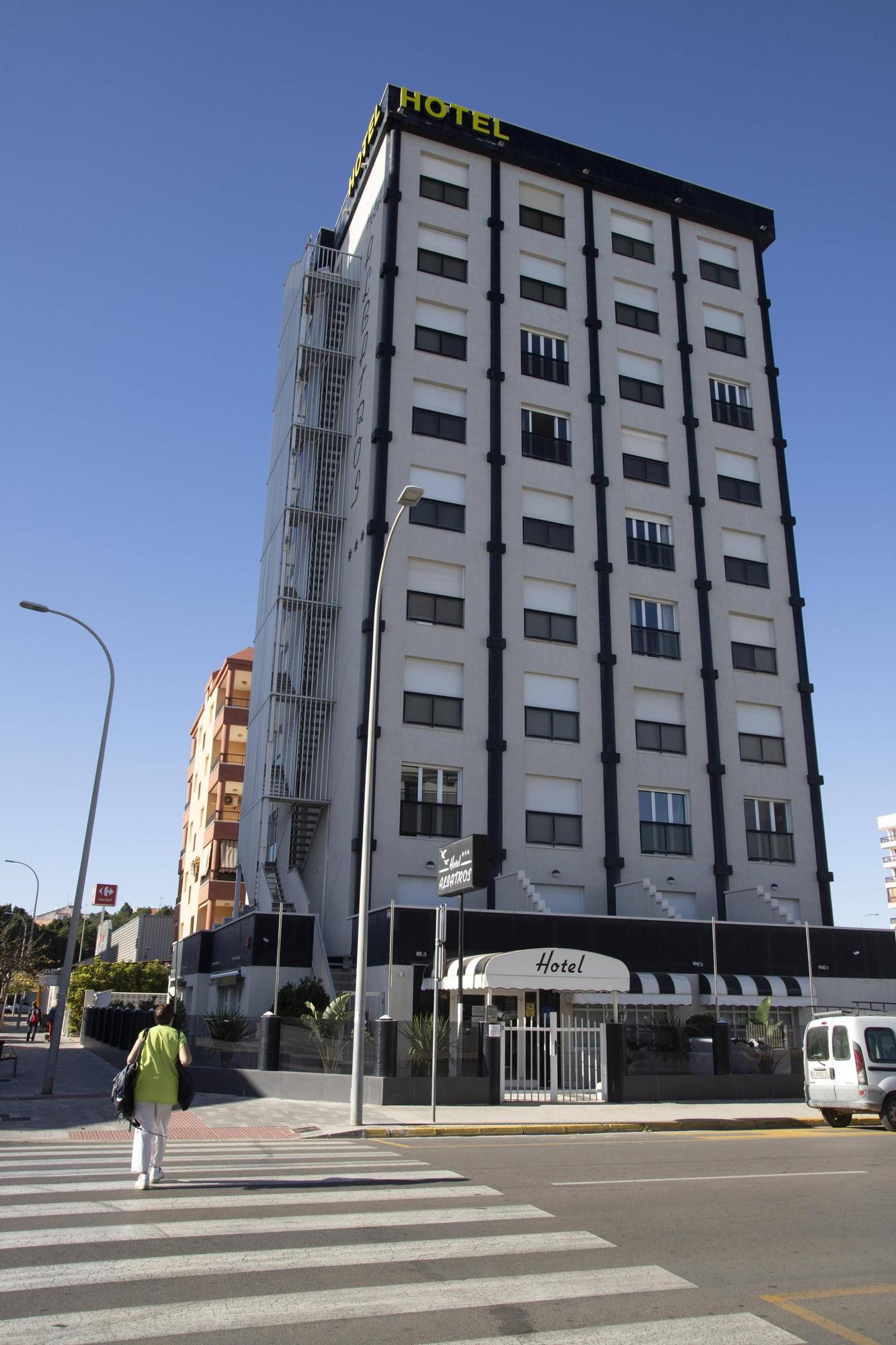 Hoteles abiertos y cerrados en la playa de Gandia