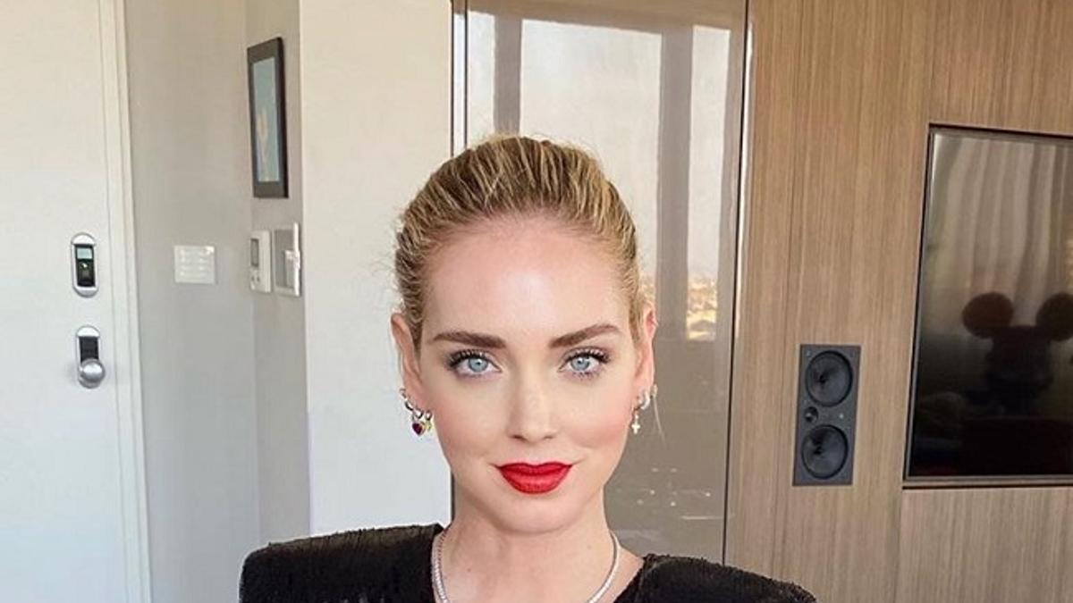 Chiara Ferragni con mono negro de lentejuelas