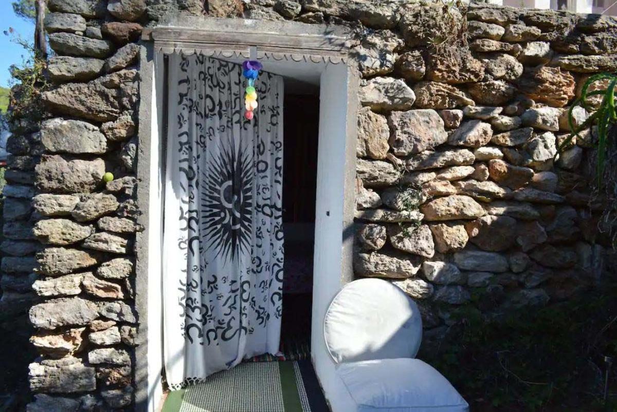 Celdas y tipis a precio de suite en Ibiza