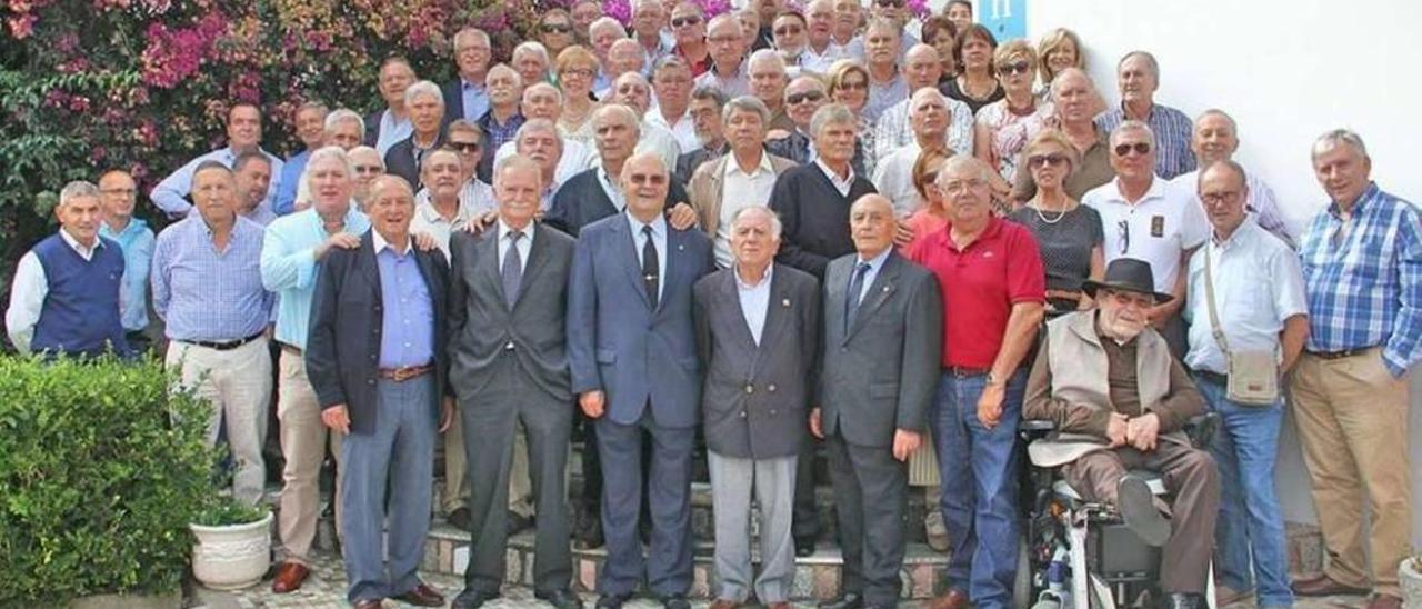 Algunos de los exalumnos del Instituto Laboral de Marín, en una reciente reunión. // Faro