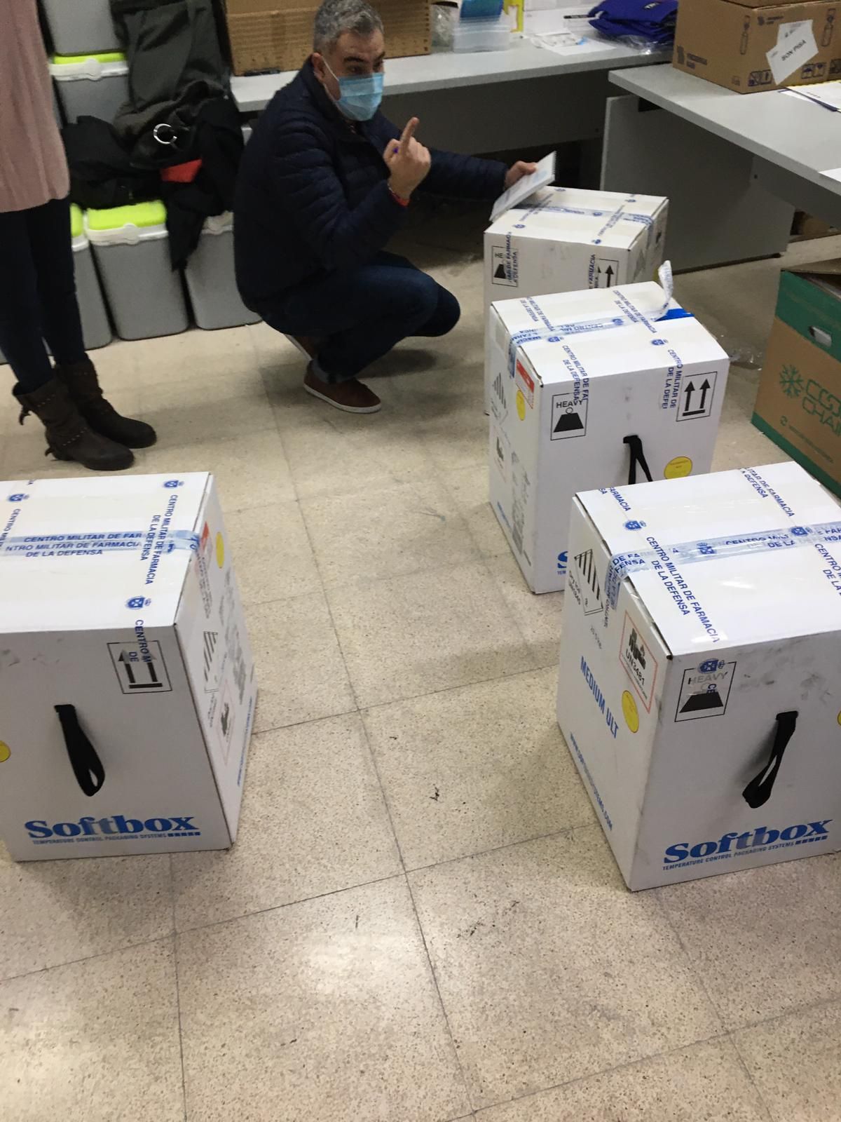 Llega a Mallorca un nuevo cargamento de vacunas Pfizer para reiniciar la vacunación masiva