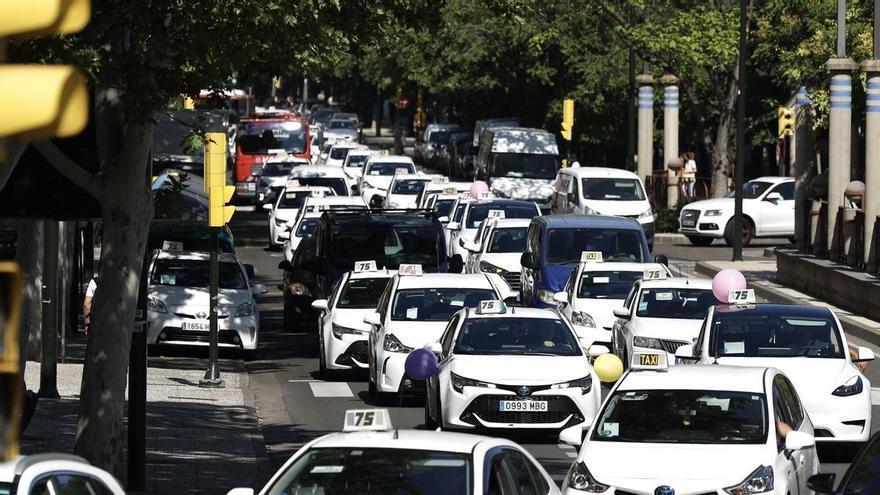 Los taxistas de Zaragoza vuelven a la carga: reclamarán "endurecer" la normativa de las VTC al Gobierno de Aragón