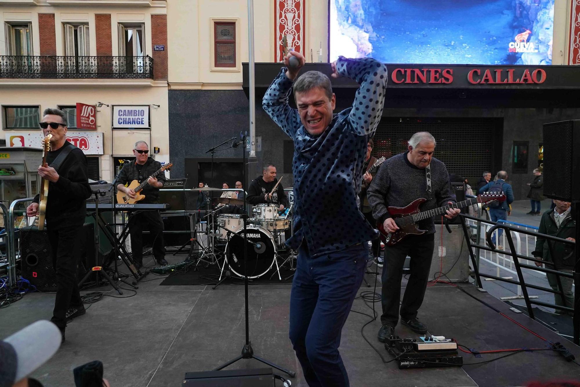 Danza Invisible actúa por sorpresa en Callao para promocionar su concierto en Torremolinos