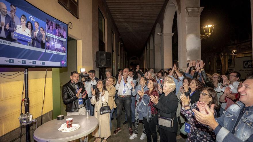 Euforia en la sede del PP de Baleares: «Habrá que sacar los puros»