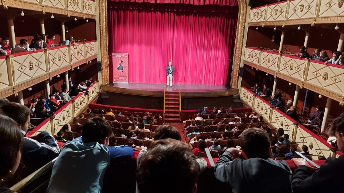 Momento de presentación de la X Muestra Provincial de Teatro Escolar.