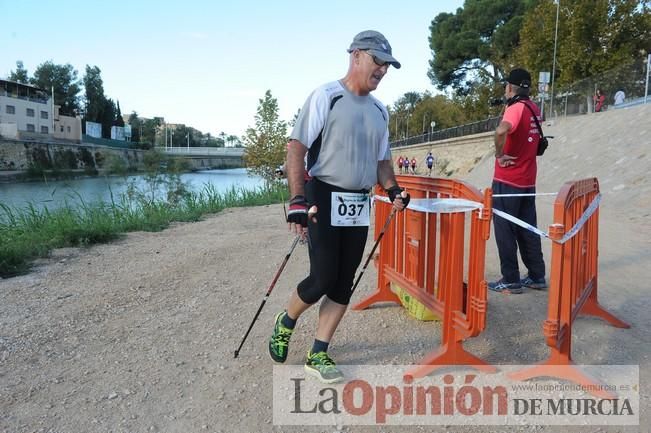 Marcha Nórdica en la mota del río Segura