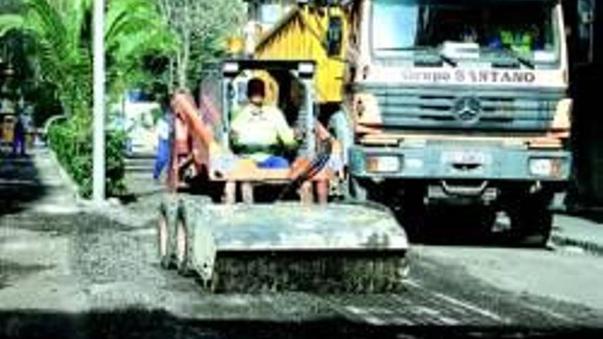 Nueva capa de asfalto en Rodríguez Moñino