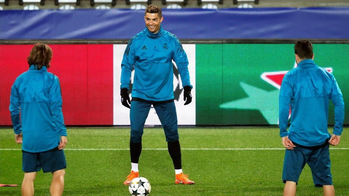 Cristiano Ronaldo, durante el entrenamiento del Madrid en el Parque de los Príncipes