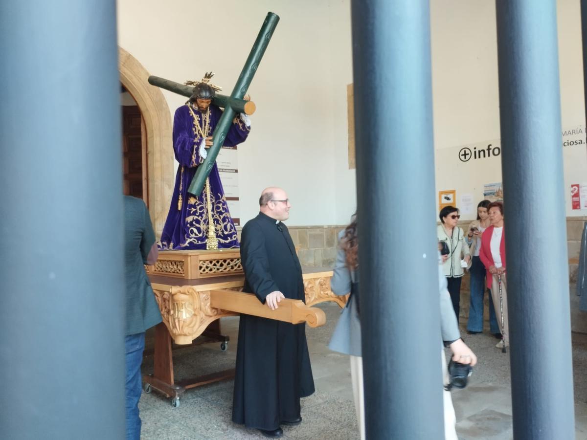 La bendición de las nuevas andas del Nazareno en Villaviciosa, en imágenes La bendición de las nuevas andas del Nazareno en Villaviciosa, en imágenes