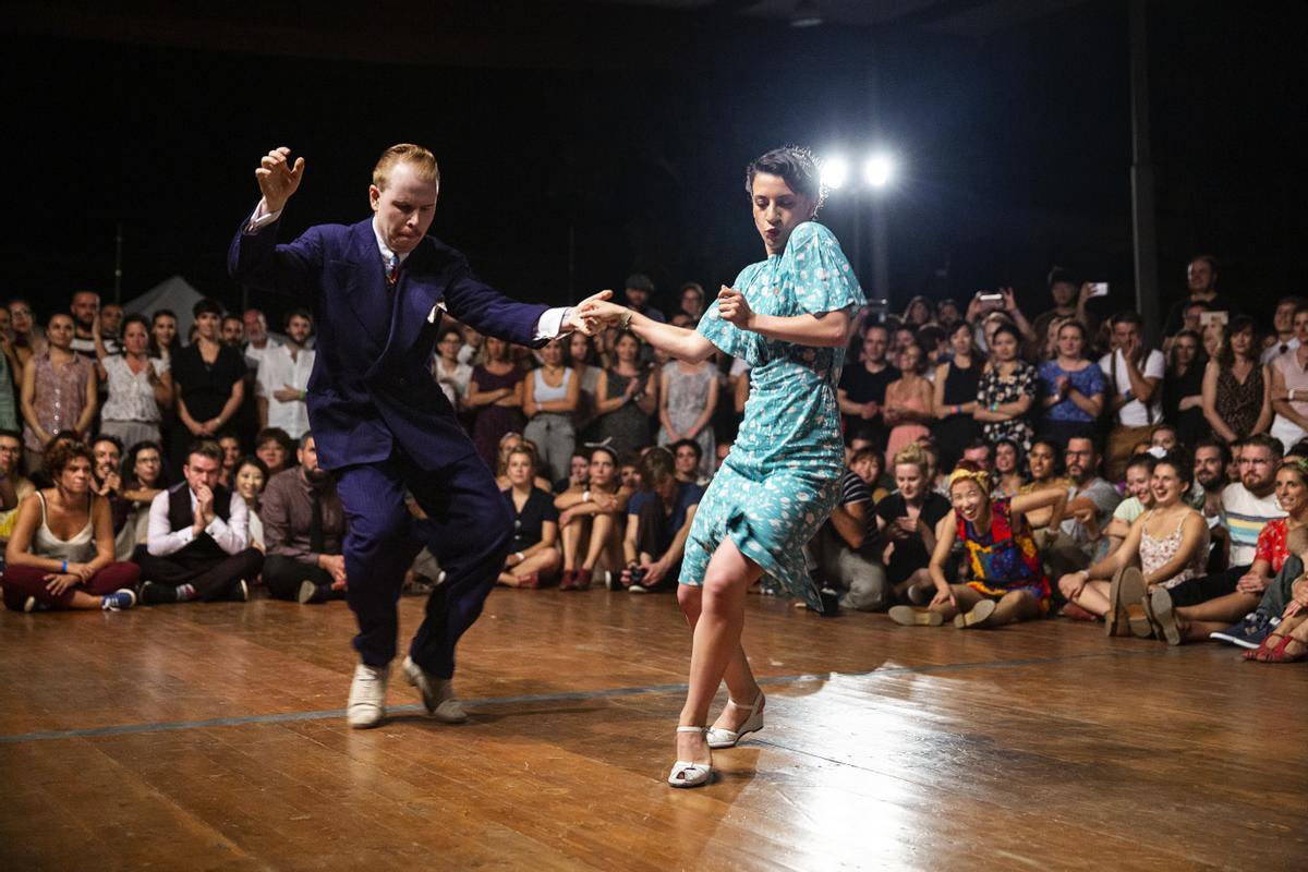 El 'lindy hop' es el baile, sí, y su público.