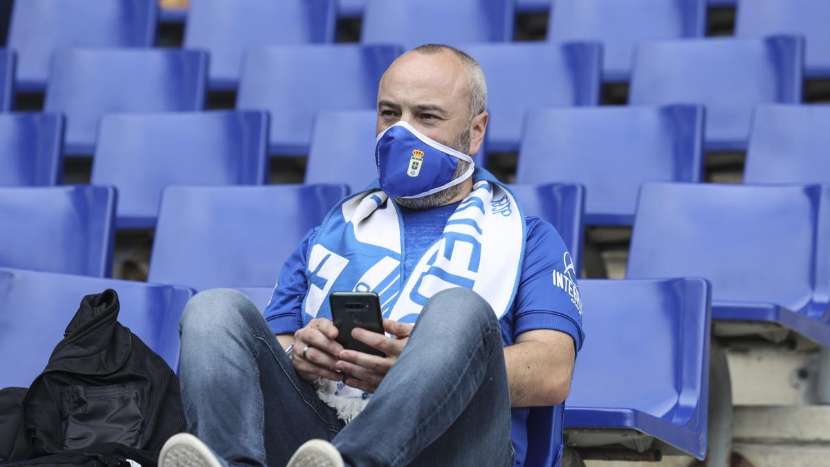 En imágenes: los aficionados del Real Oviedo vuelven al campo