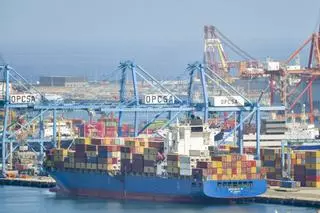 Canarias, lista para asumir los desvíos de mercancías por la crisis en el Mar Rojo