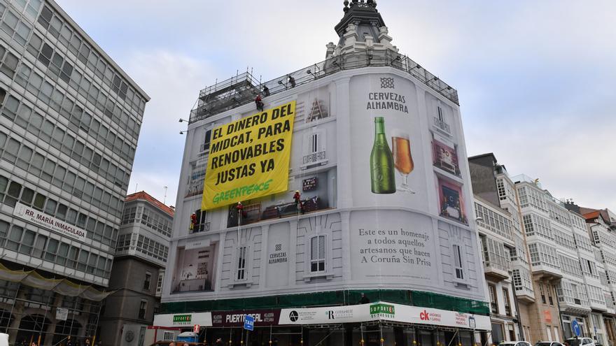 Mensaje de Greenpeace para Pedro Sánchez y Olaf Scholz desde la Casa Molina de A Coruña