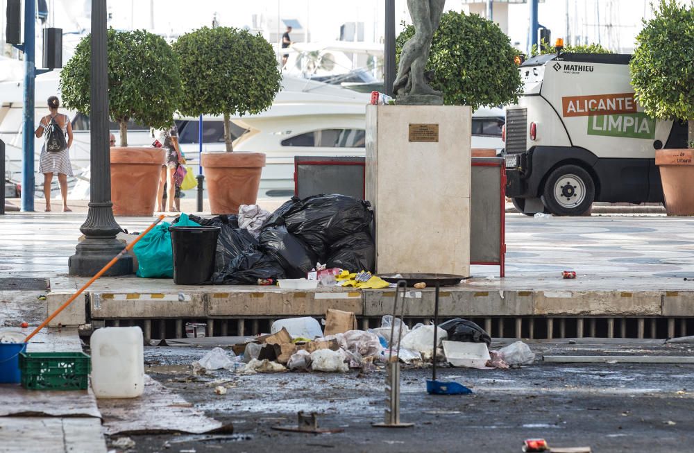 Las calles de Alicante se recuperan poco a poco de las fiestas