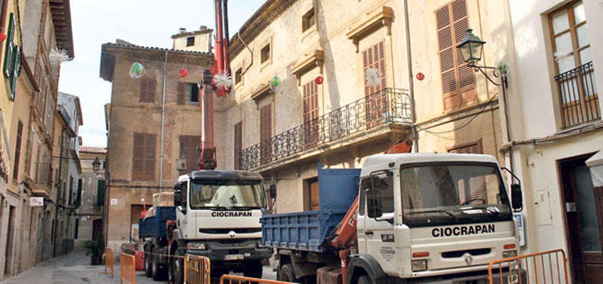 Las obras de reforma del casal de Can Llobera ya pueden apreciarse en la Plaça Vella.