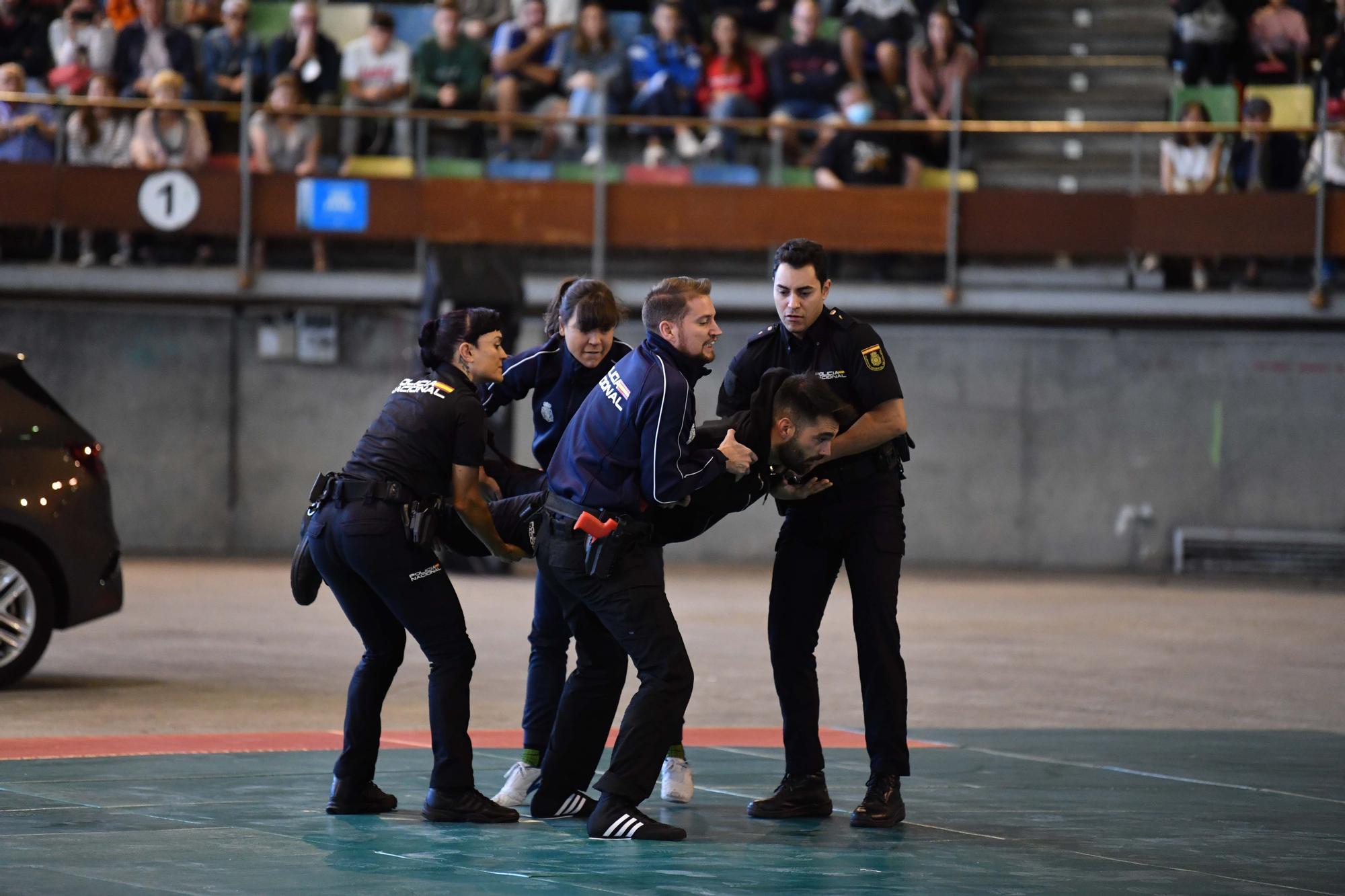 Exhibición de la Policía Nacional en el Coliseum de A Coruña
