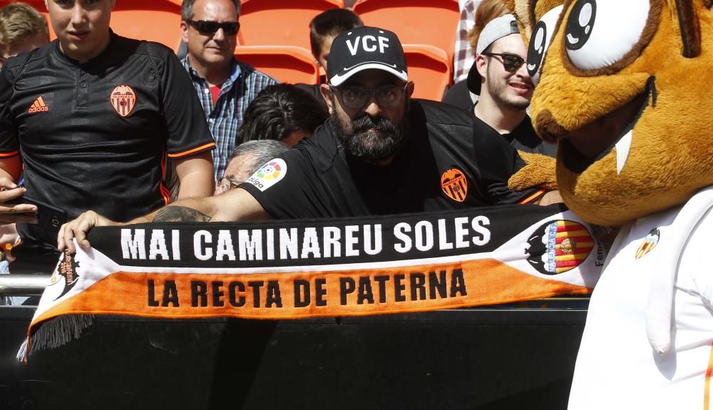 La afición en el derbi femenino de Mestalla