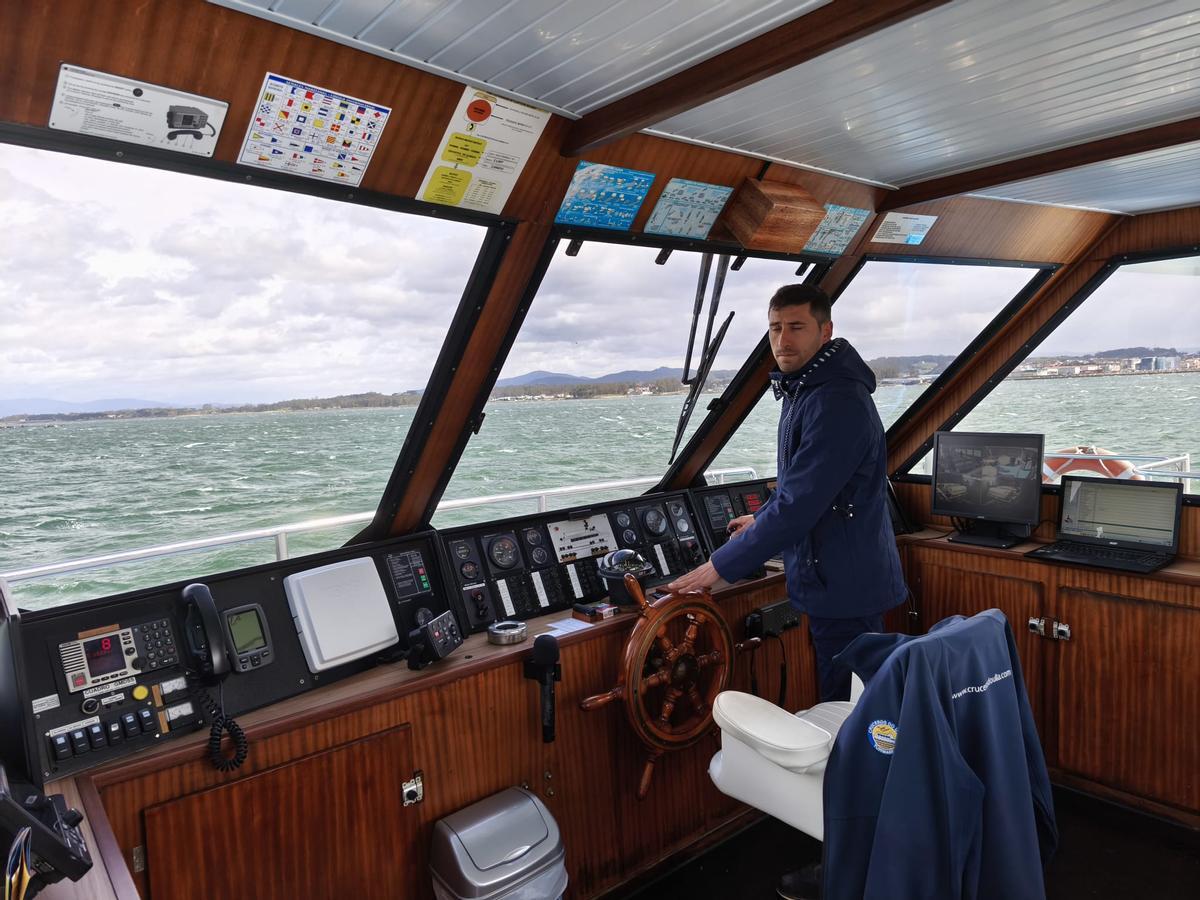 Nacho Naveiro, al timón del "Gran Cormorán Jet".