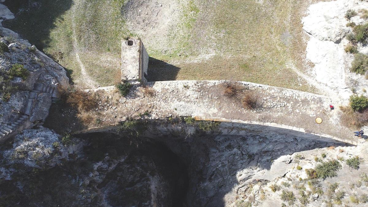 Vision cenital de presa Relleu.