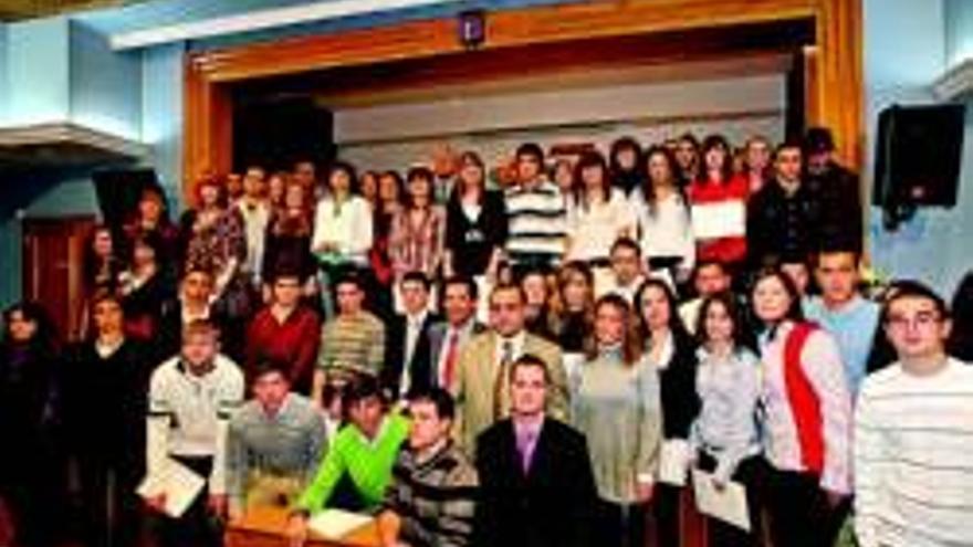 Caja Extremadura propone a la Uex crear una escuela de negocios