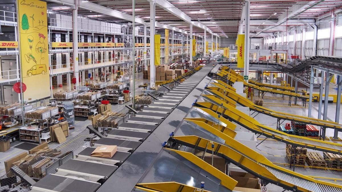 Así es el único centro logístico de Zalando en España