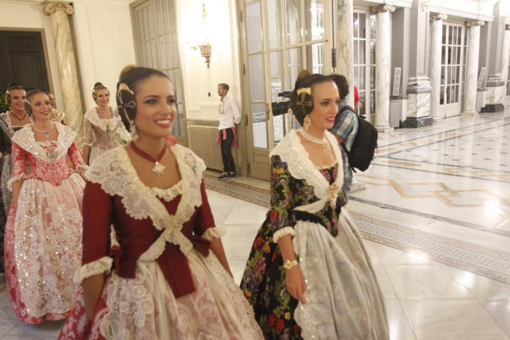 Las candidatas a fallera mayor ensayan la Proclamación y la Crida