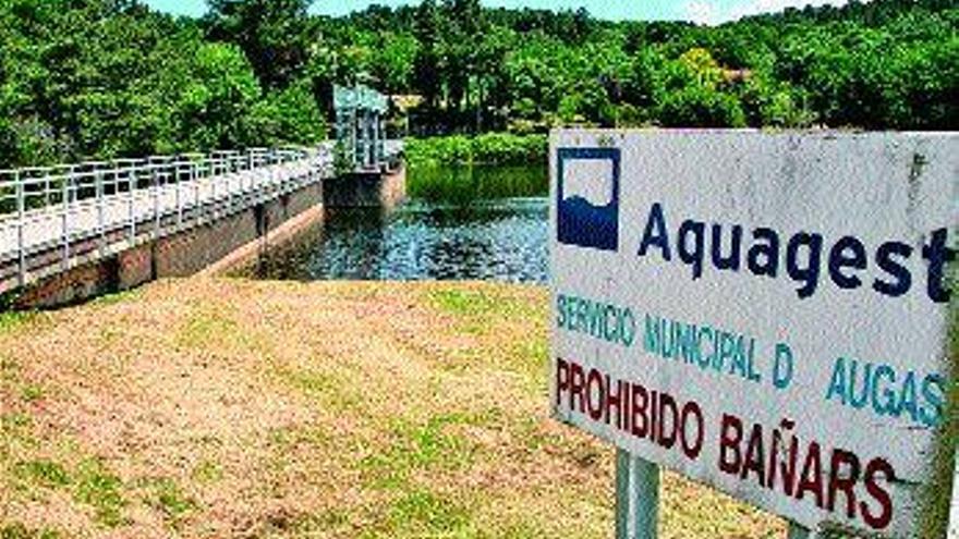 El embalse de Cachamuiña se encuentra completamente lleno de agua. / jesús regal