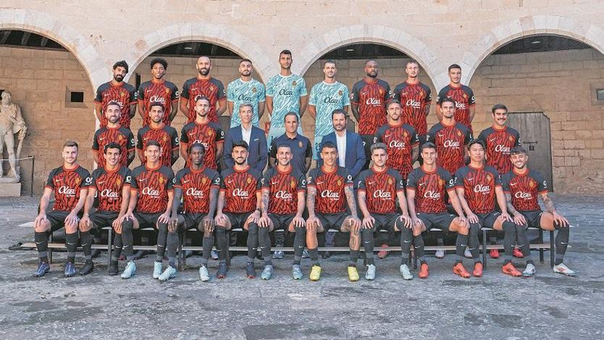 El Real Mallorca realizó la foto oficial de la temporada en el castillo de Bellver.