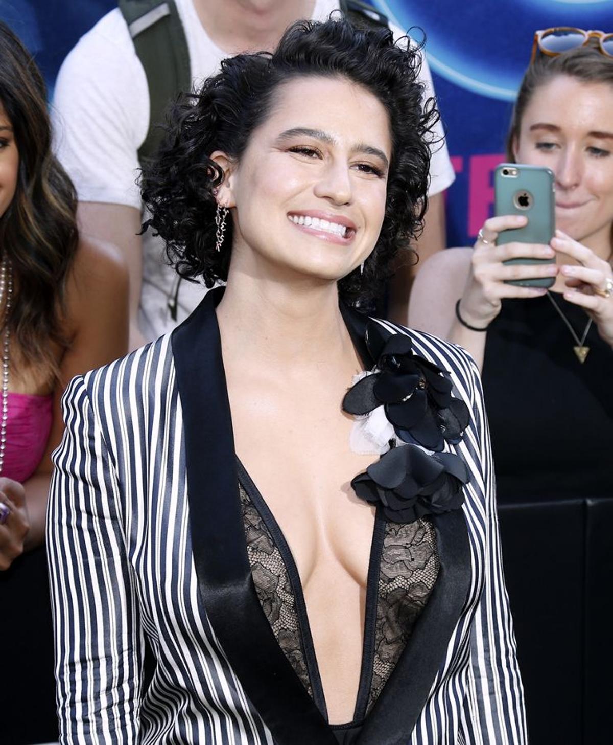 El look de la actriz Ilana Glazer en la presentación de 'Una noche fuera de control' en Nueva York