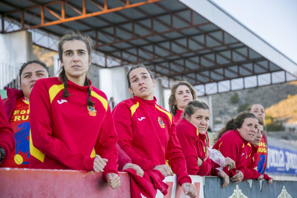 Gales arrolla a España en La Vila