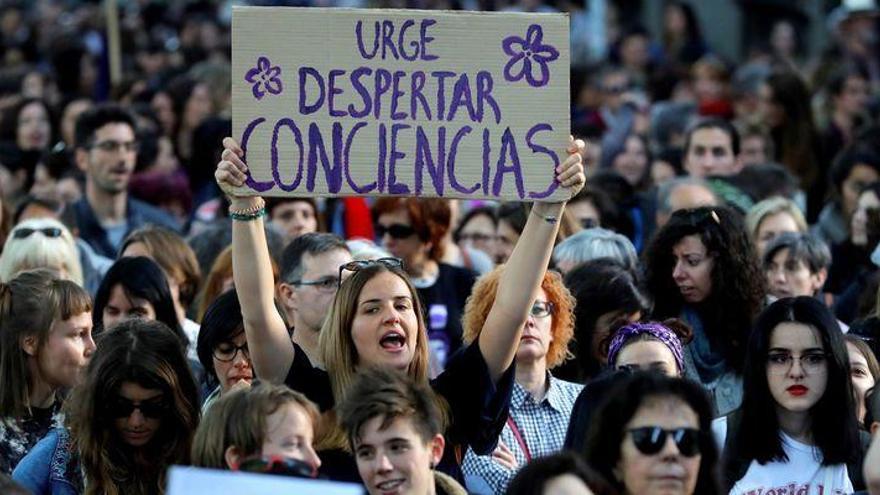 Concentración en Burriana para condenar la agresión sexual a una menor