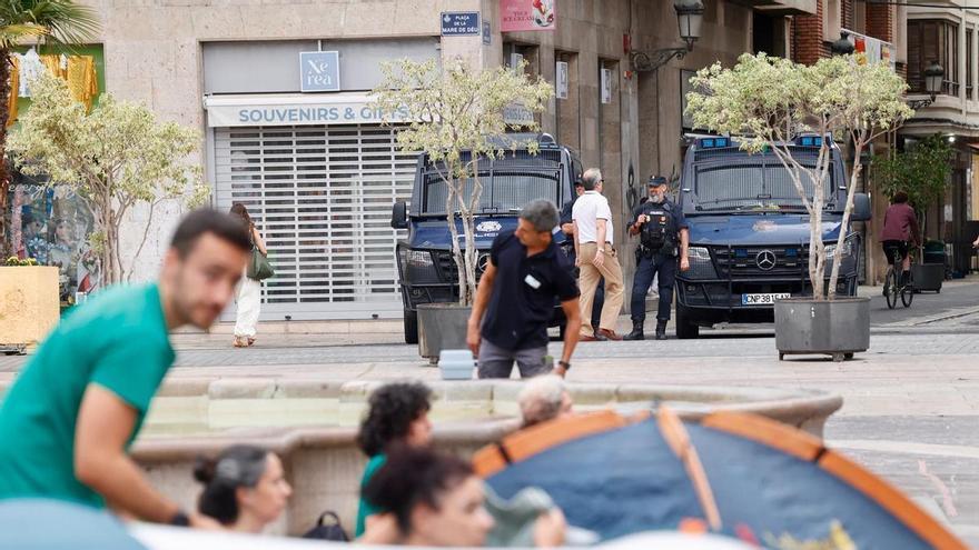 Docentes continúan acampados el miércoles día 3 en la Plaza de la Virgen