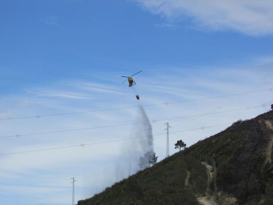 Incendio en las inmediaciones del campo de golf de Llanes