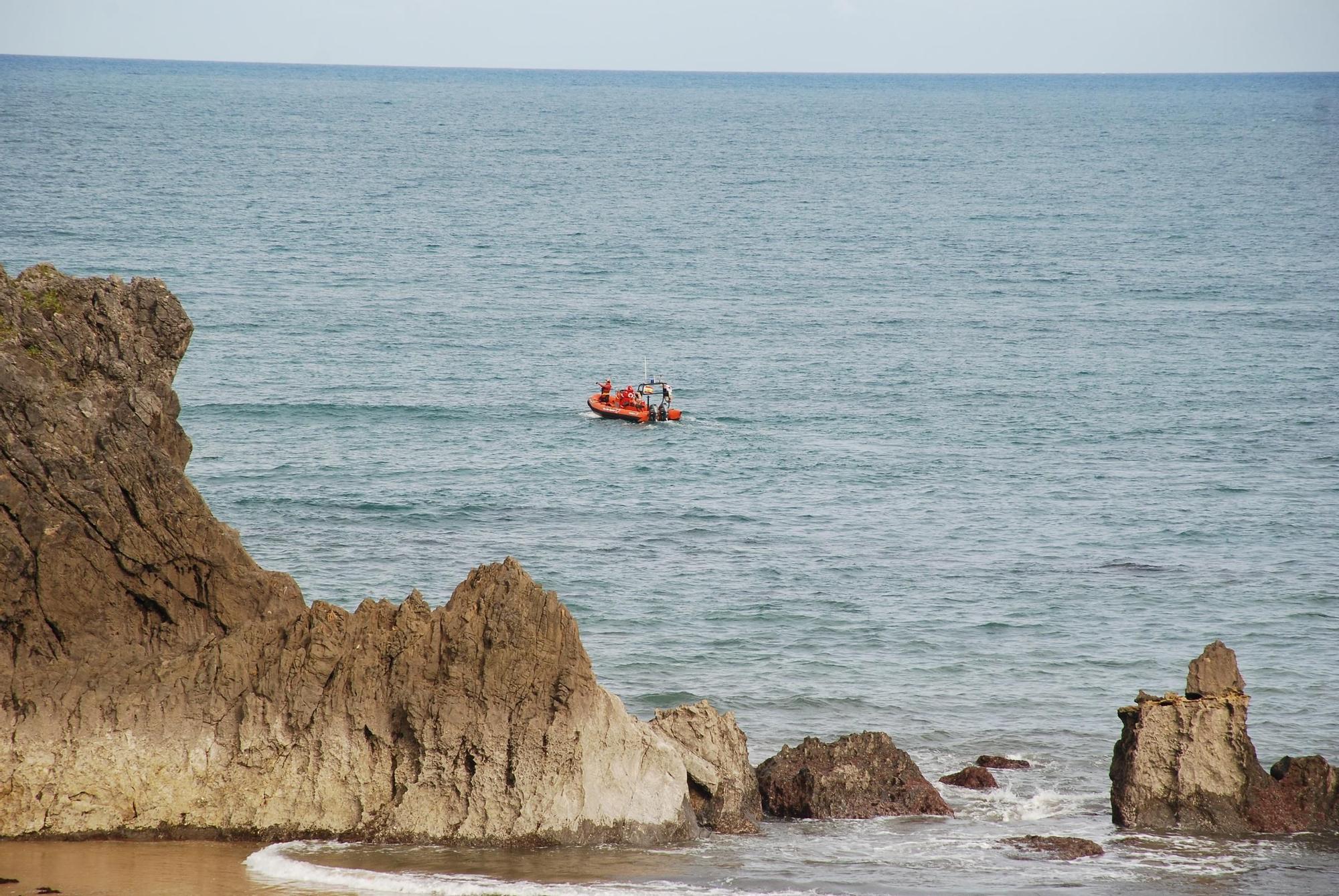 Búsqueda de un desaparecido en el mar en Llanes