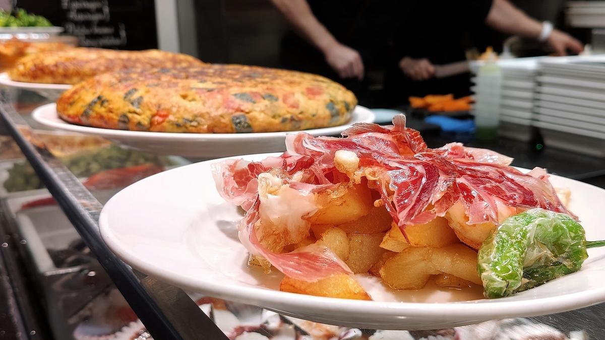 Las patatas con huevos fritos y jamón de Bar Clemen’s.