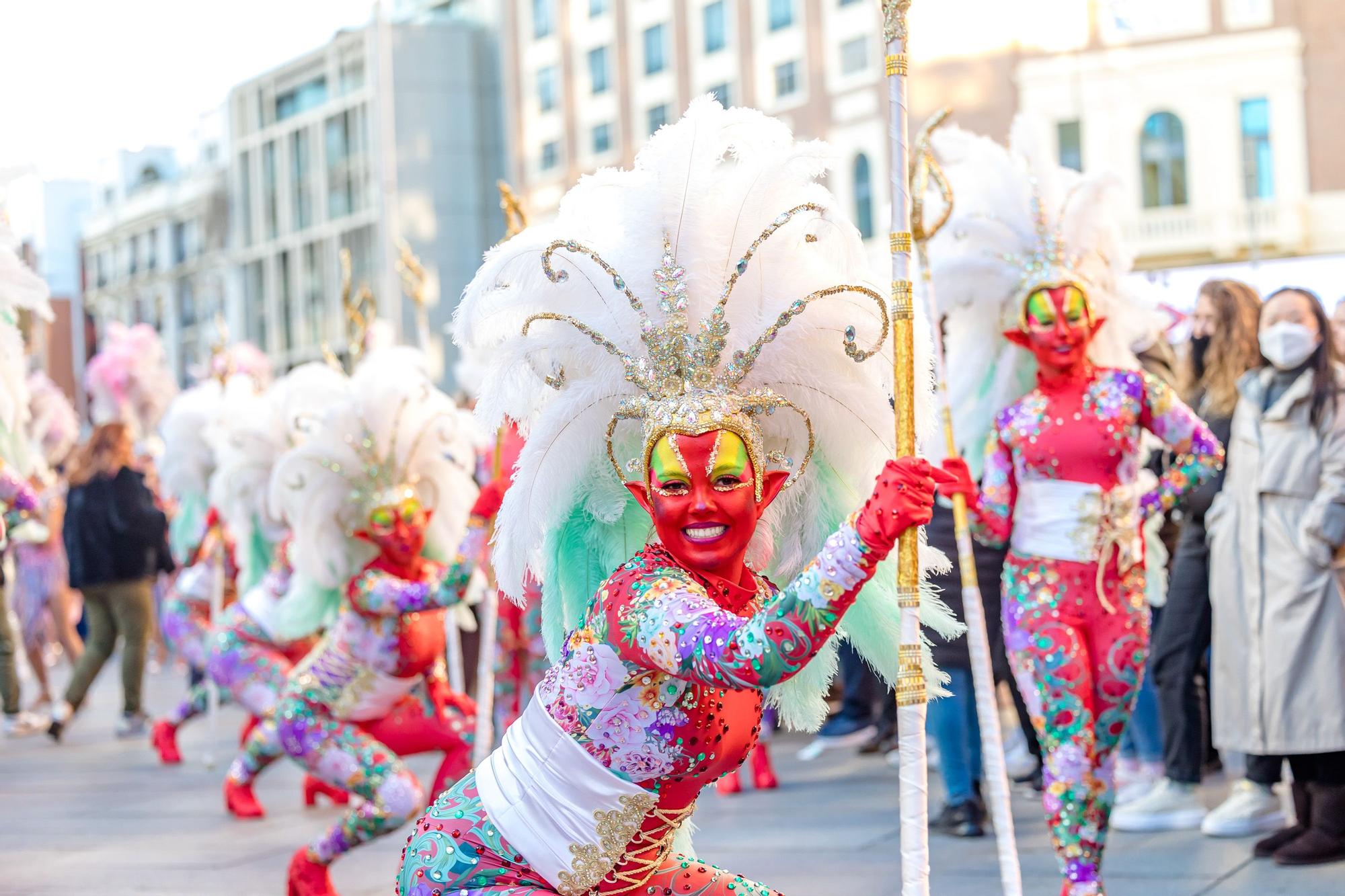 El Carnaval de Torrevieja desfila en el centro de Madrid con motivo de Fitur