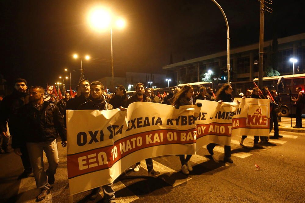 Batalla campal en Atenas en el aniversario de la revuelta universitaria de 1973