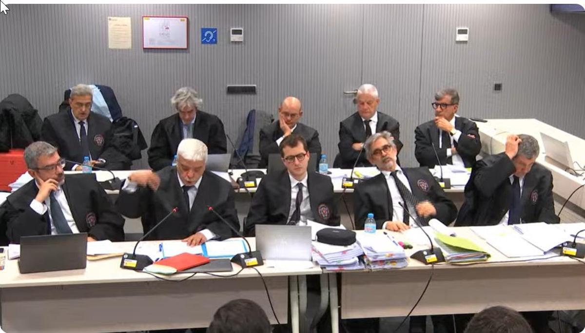 Los abgados defensores preguntan al inspector jefe de la UDEF que investigó a los Pujol.