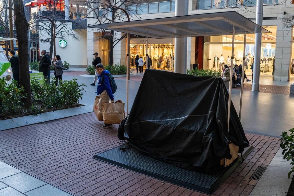 Tienda Worldcoin, el controvertido proyecto conocido por ofrecer criptomonedas a cambio de escanear tus ojos, cerrada después de que la Agencia Española de Protección de Datos (AEPD) ordenase el bloqueo inmediato de su actividad en 2024.