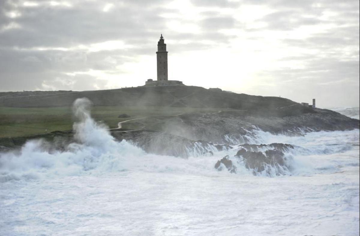 El temporal puede provocar olas de hasta 10 metros de altura en la costa gallega
