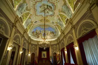 EN IMÁGENES | Todos los detalles del fresco del salón de plenos del Ayuntamiento de Badajoz