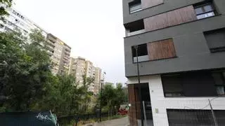 Los vecinos vuelven a protestar por la nueva pasarela del Huerva: "No soluciona ni minimiza el problema"