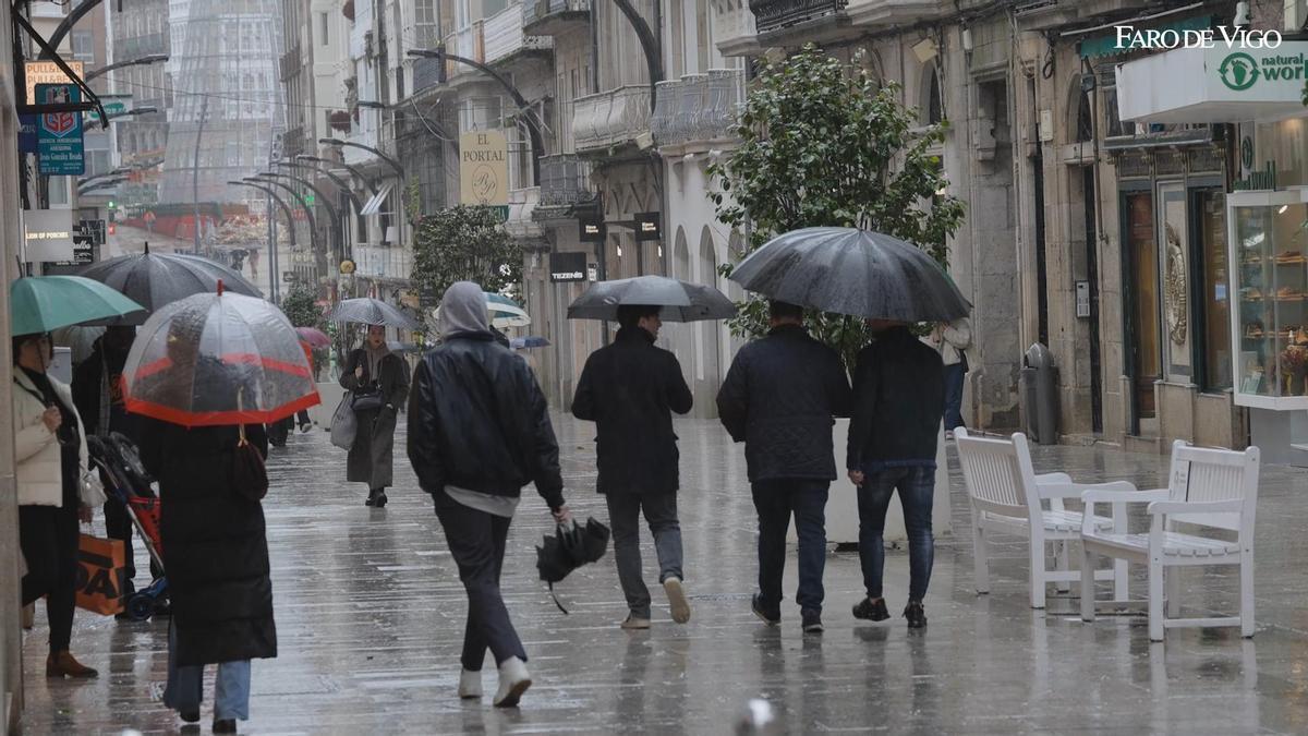 La borrasca Joseph descarga lluvia y viento en Vigo.