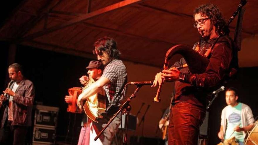 Linho do Cuco, presentando disco en Couso en 2010.