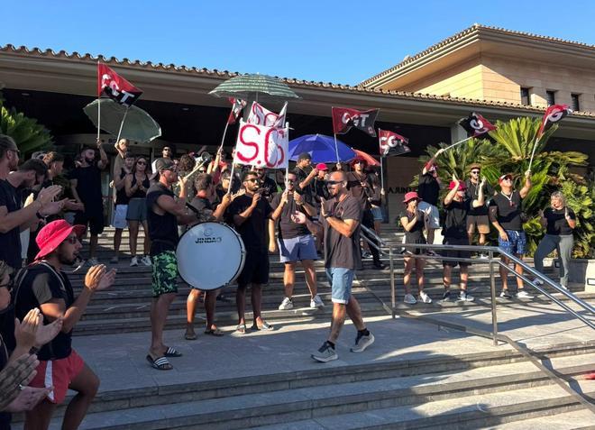 FOTOS | La protesta de los socorristas en Calvià, en imágenes
